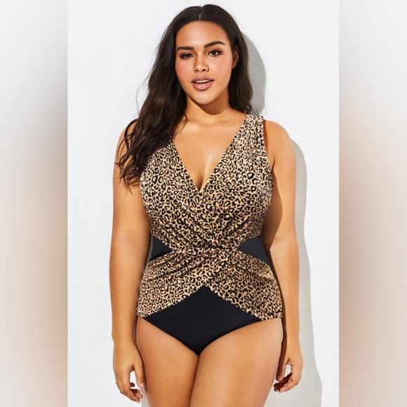 NEW NWT MeetCurve Plus Size Leopard Print V-Neckline One Piece Swimsuit - Picture 2 of 6